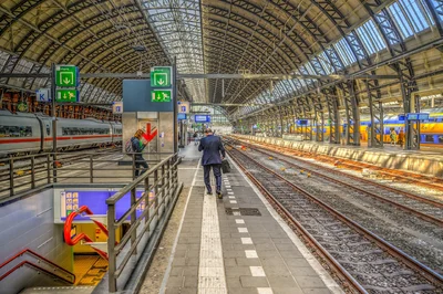 piximg-train-station.jpg