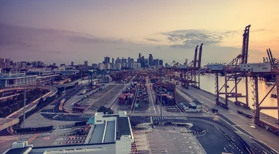 piximg-container-port.jpg
